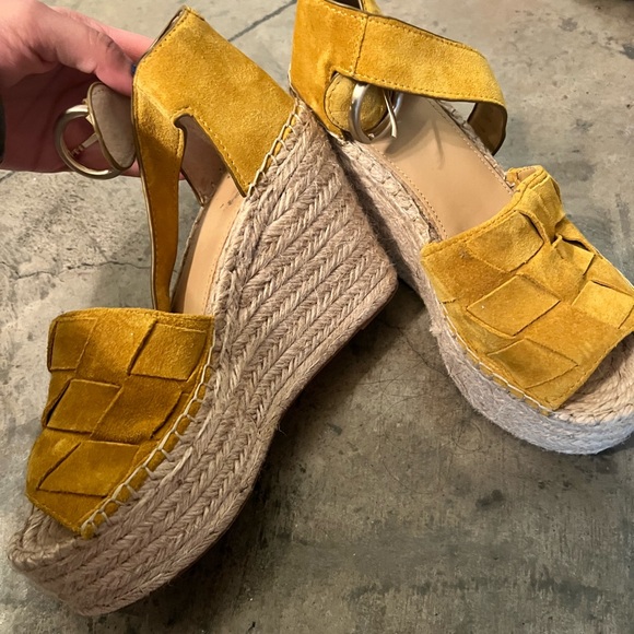 Marc Fisher Wedges - Picture 2 of 3